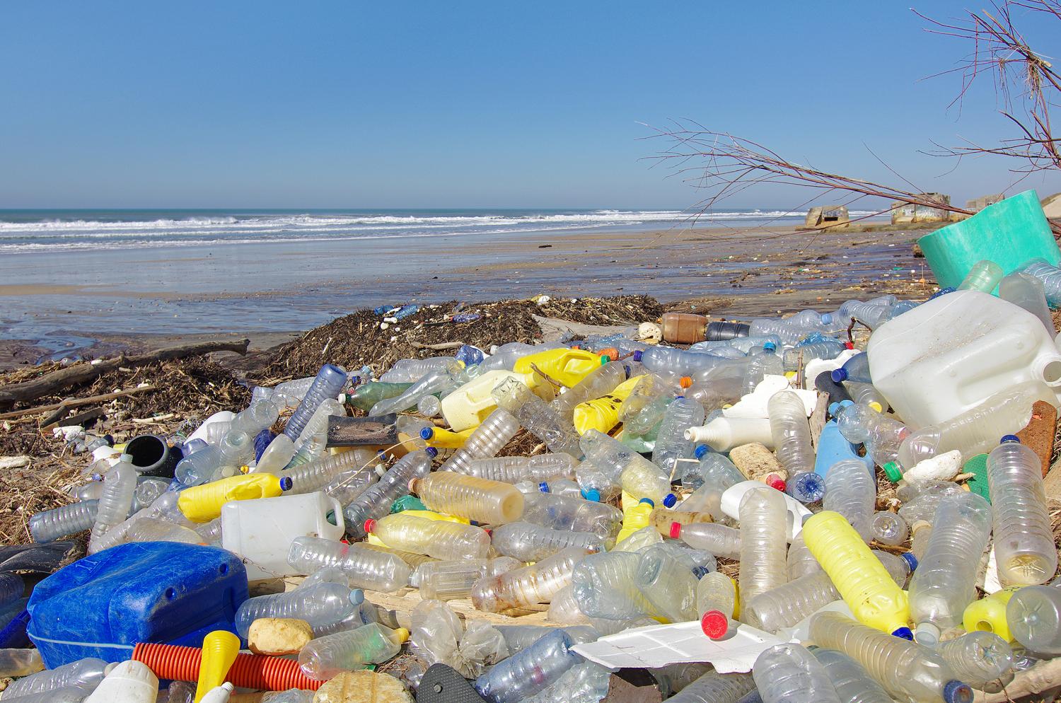 new-plastic-pollution-solution-may-produce-sustainable-fuel